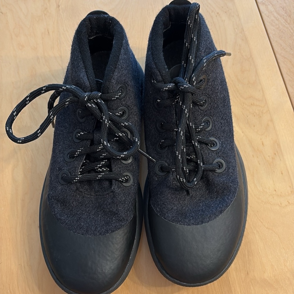 allbirds Women’s Black Merino Wool Runner-Up Mizzle Shoes. Size 8